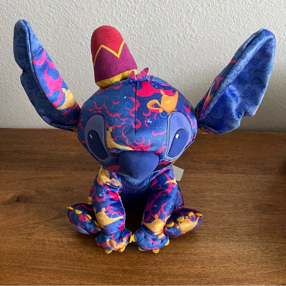 DISNEY Stitch crashes Disney Aladdin plush - Picture 2 of 4
